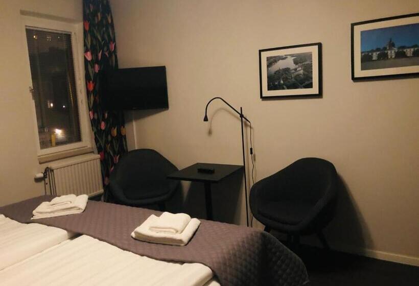 スーペリアスタジオ, First Hotel Solna