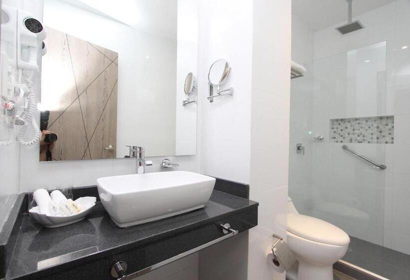 اتاق ساده سه نفره, Oxford Barranquilla