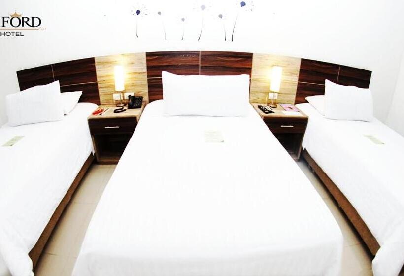 اتاق ساده سه نفره, Oxford Barranquilla