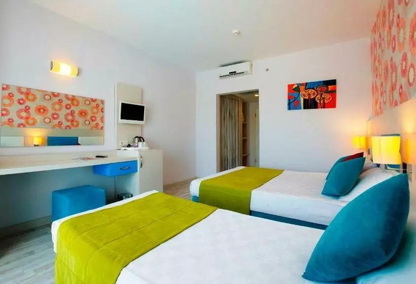 Camera Standard, Ramada Resort Side