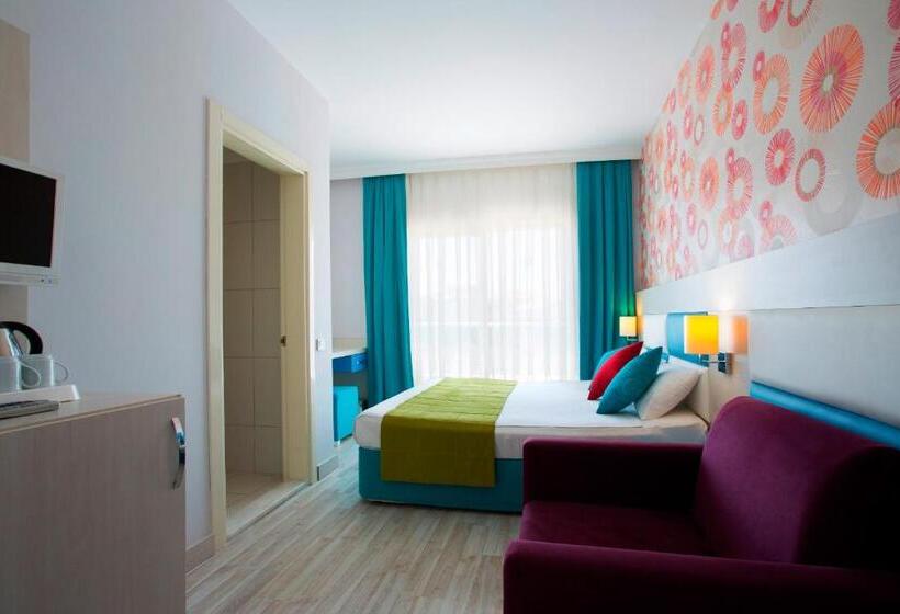 Семейный Номер, Ramada Resort Side