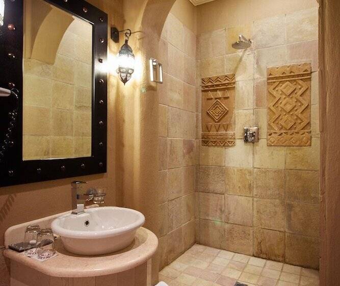 패밀리 스위트, Royal Elephant Hotel & Conference Centre