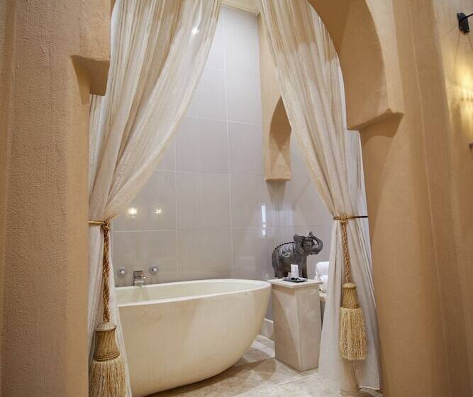 이그제큐티브 스위트, Royal Elephant Hotel & Conference Centre