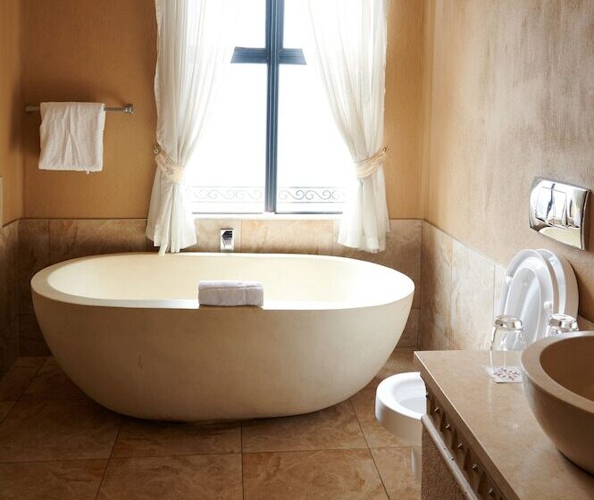 주니어 스위트, Royal Elephant Hotel & Conference Centre