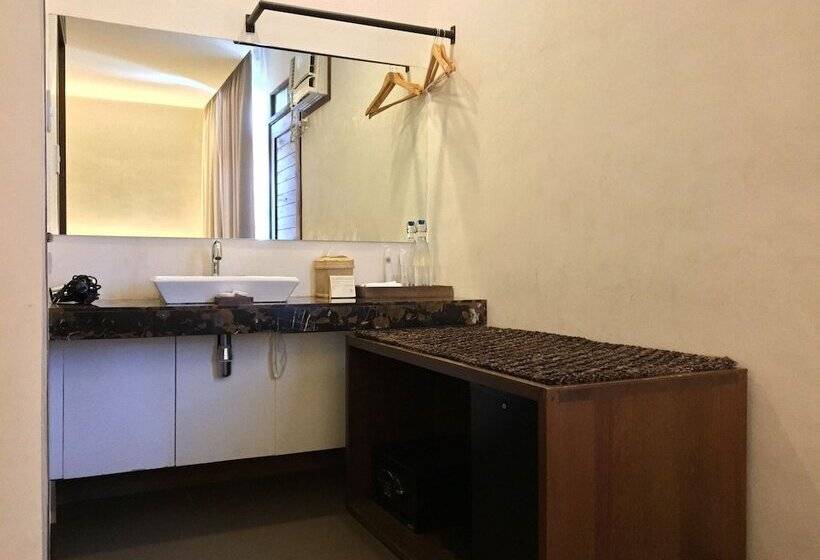 اتاق استاندارد, The Funny Lion   Coron