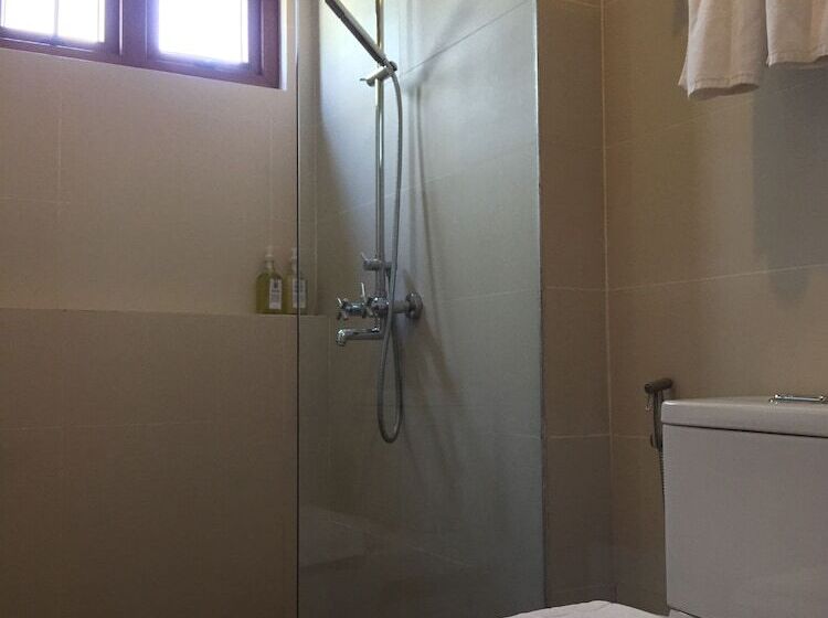 اتاق استاندارد, The Funny Lion   Coron