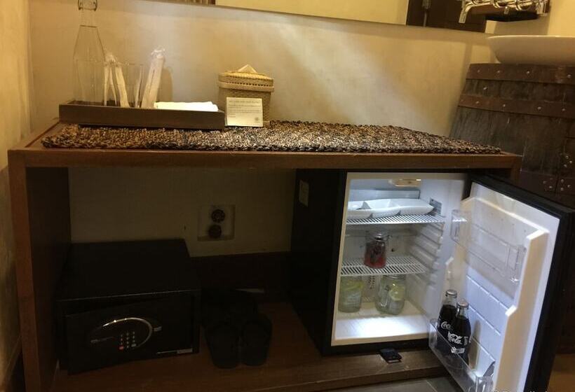 اتاق استاندارد با تخت بزرگ, The Funny Lion   Coron