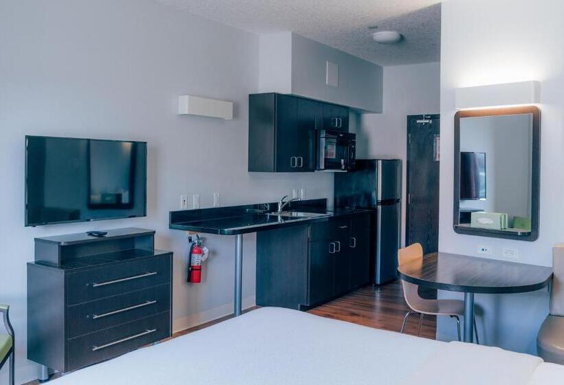 带大床的豪华间, Motel 6 Airdrie
