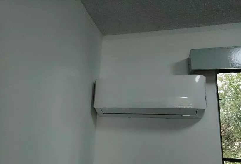 اتاق استاندارد, Excelsior Motor Inn