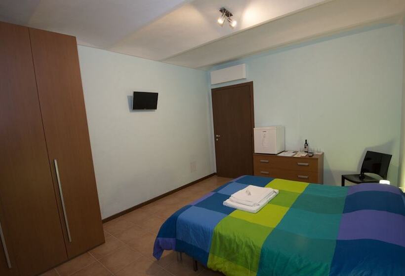 חדר סטנדרט, The Green Guest House