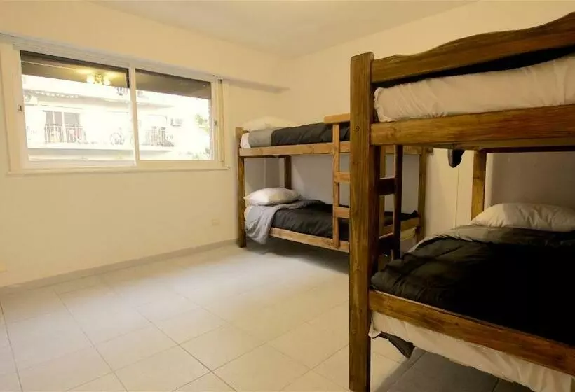 تختخواب در اتاق مشترک, Ruda Hostel