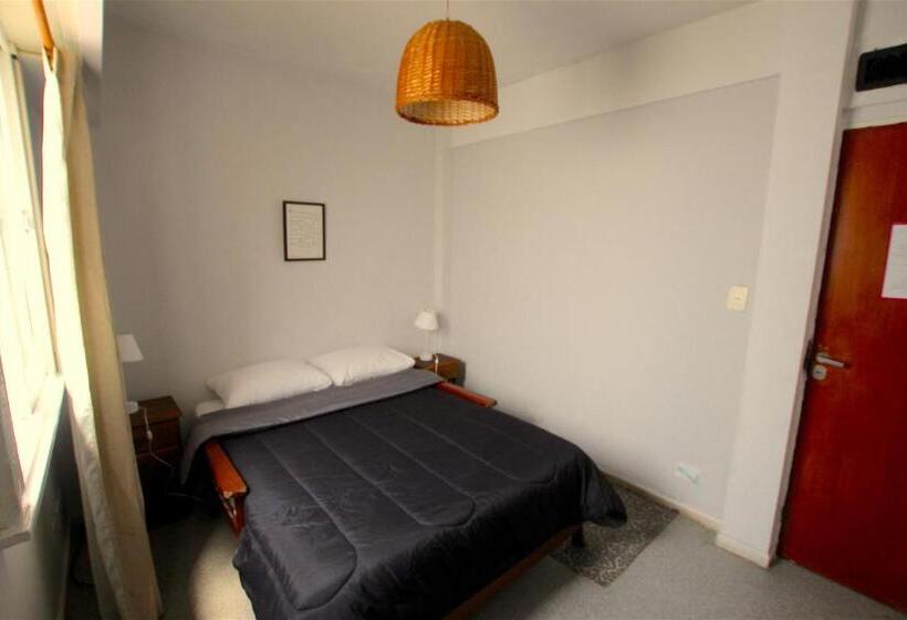 اتاق استاندارد با سرویس بهداشتی مشترک, Ruda Hostel