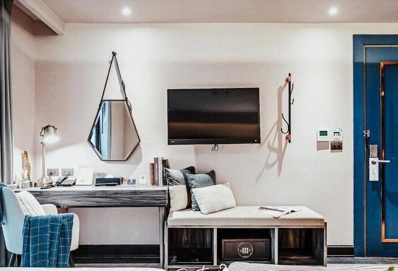 اتاق لوکس سه تخته, Vince Hotel Pratunam