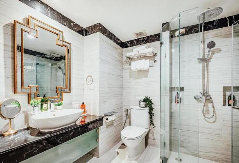 اتاق لوکس سه تخته, Vince Hotel Pratunam