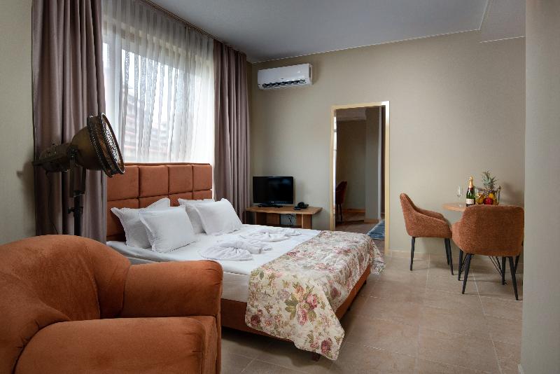 سوییت جونیور, Avenue