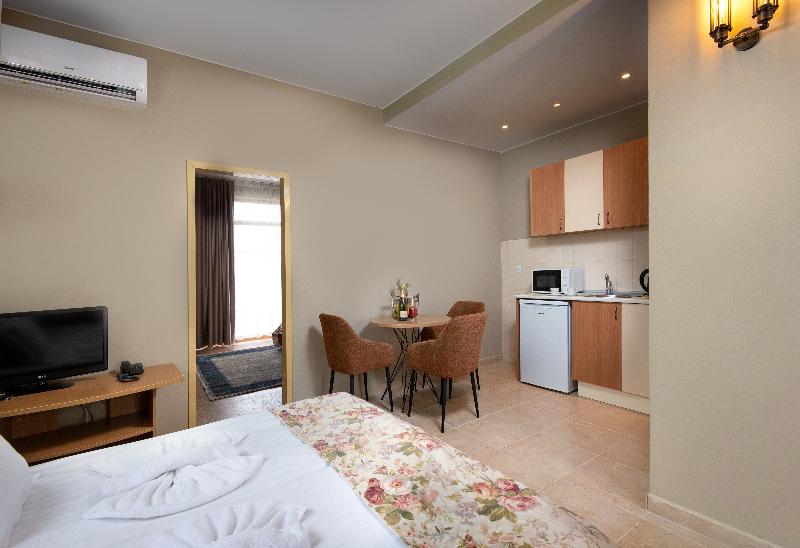 سوییت جونیور, Avenue