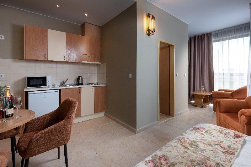 سوییت جونیور, Avenue