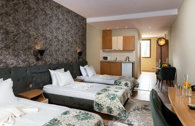 اتاق استاندارد سه نفره, Avenue