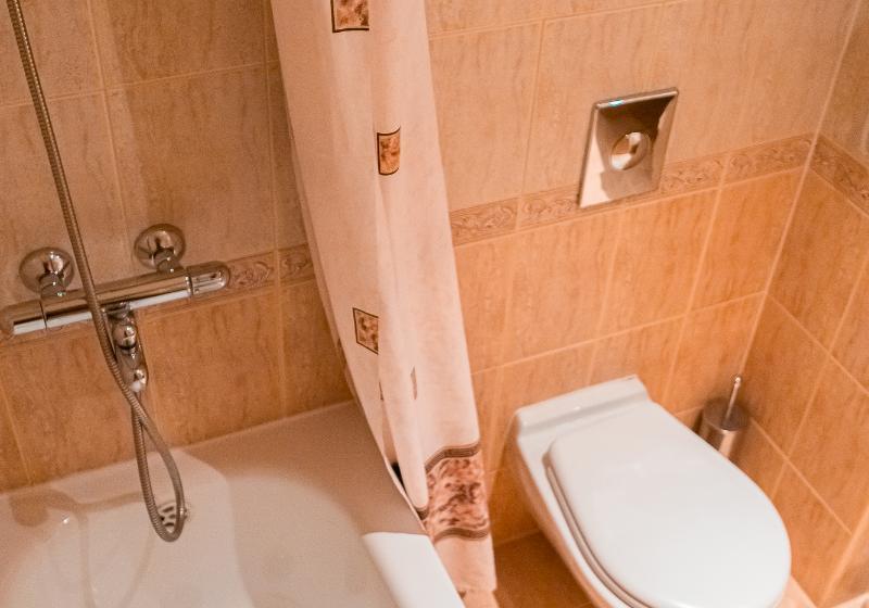 اتاق استاندارد سه نفره, Avenue