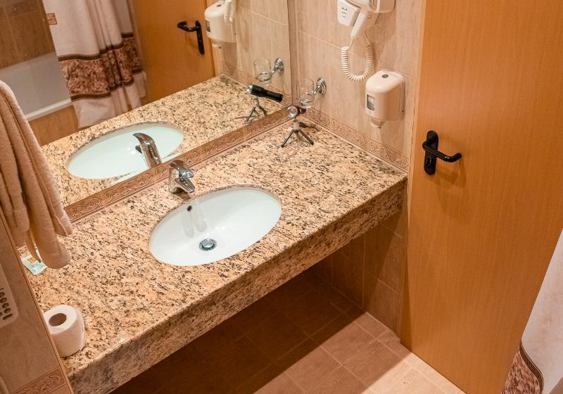 اتاق استاندارد سه نفره, Avenue