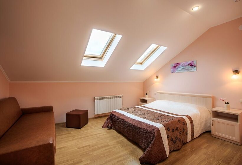 Habitación Estándar, Aist