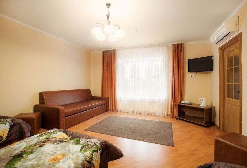 Habitación Triple Estándar, Aist