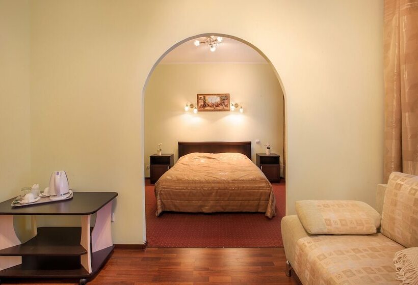 Junior Suite, Aist
