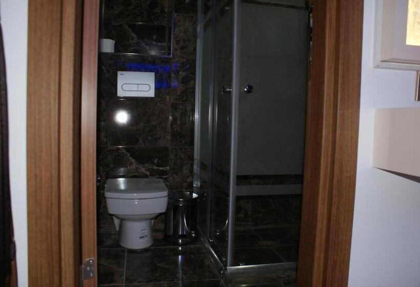 Standard Triple Room, Behram