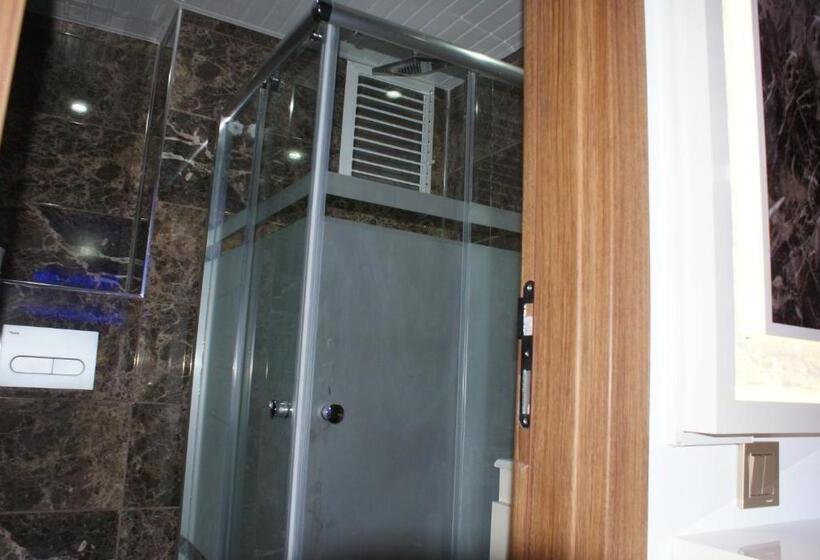 Standard Triple Room, Behram