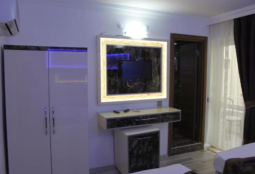 Standard Quadruple Room, Behram