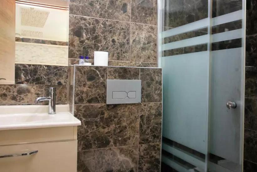 Standard Single Room, Behram