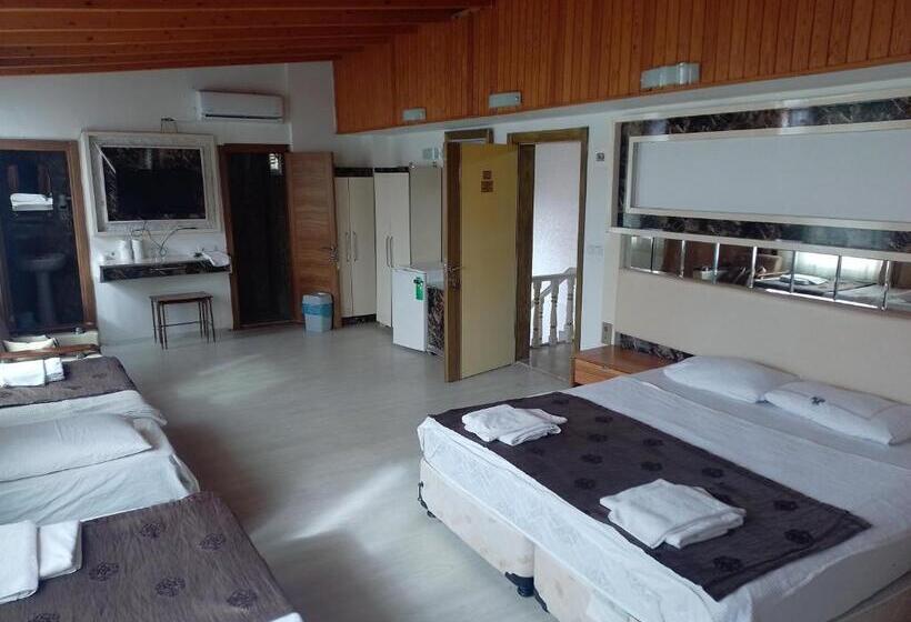 Standard Quadruple Room, Behram