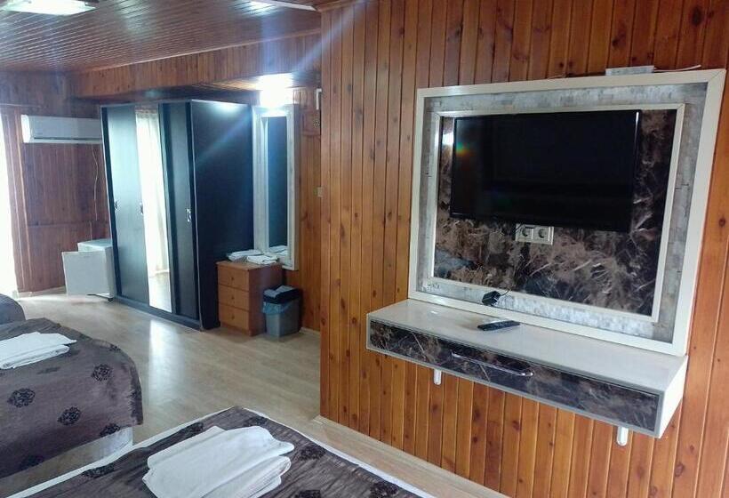 Standard Quadruple Room, Behram