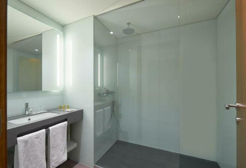 اتاق لوکس با بالکن, Timbre Heroismo