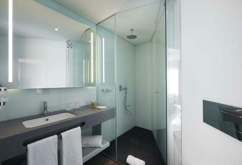 اتاق استاندارد سه نفره, Timbre Heroismo