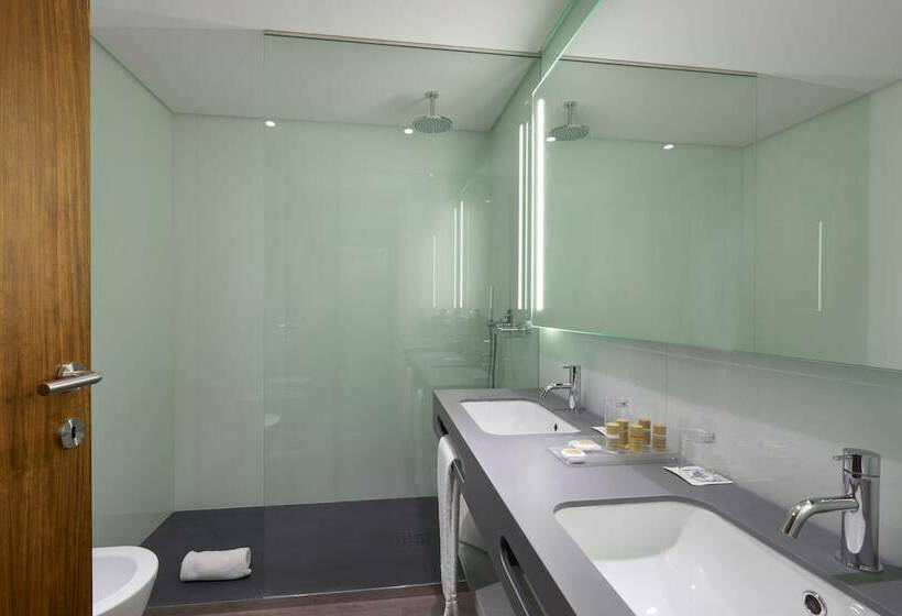 اتاق استاندارد, Timbre Heroismo