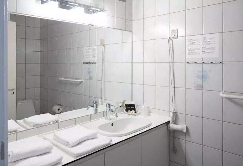 Camera Standard, Friheden
