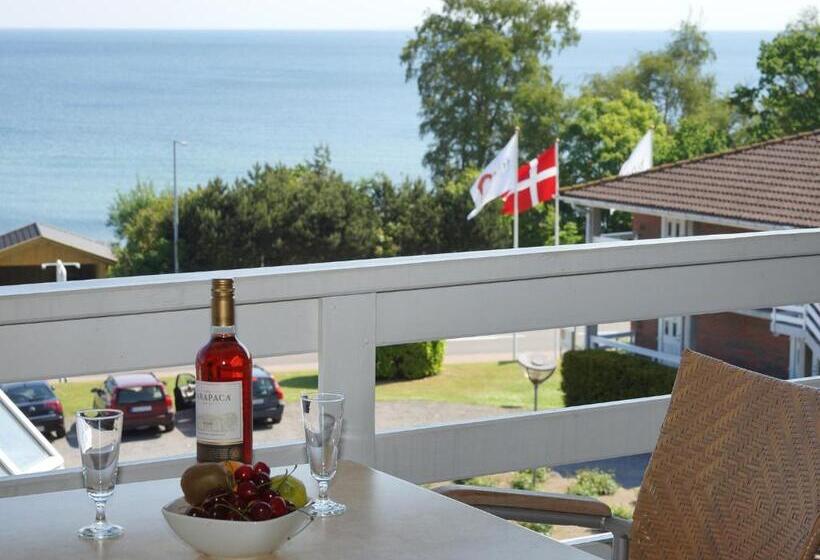 オーシャンビュースタンダードルーム, Friheden