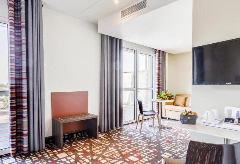 חדר משפחתי, Parkest