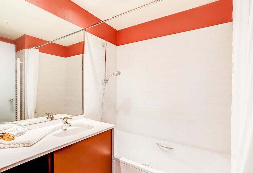 חדר משפחתי, Parkest