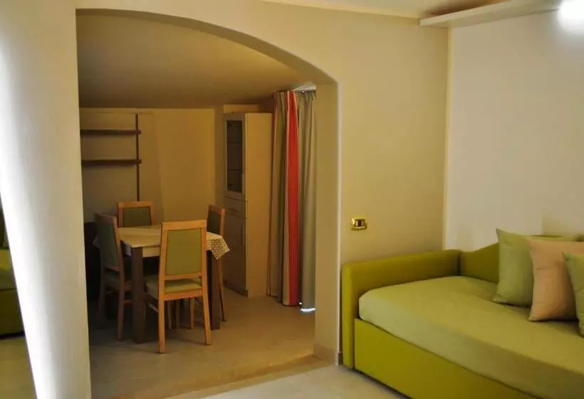 سوئیت جونیور با چشم‌انداز باغ, Solemare Club Village