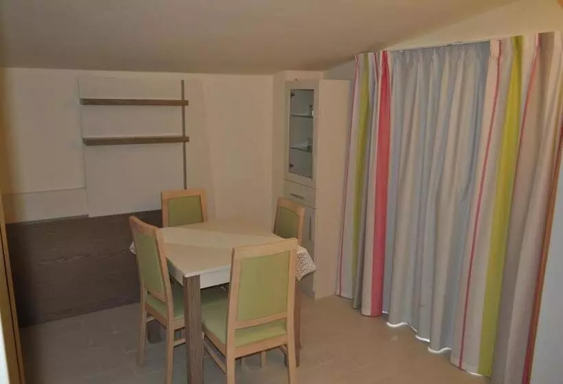 سوئیت جونیور با چشم‌انداز باغ, Solemare Club Village