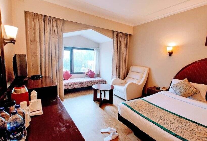 两卧家庭套房, Royal Jardin Whistling Pines Resort