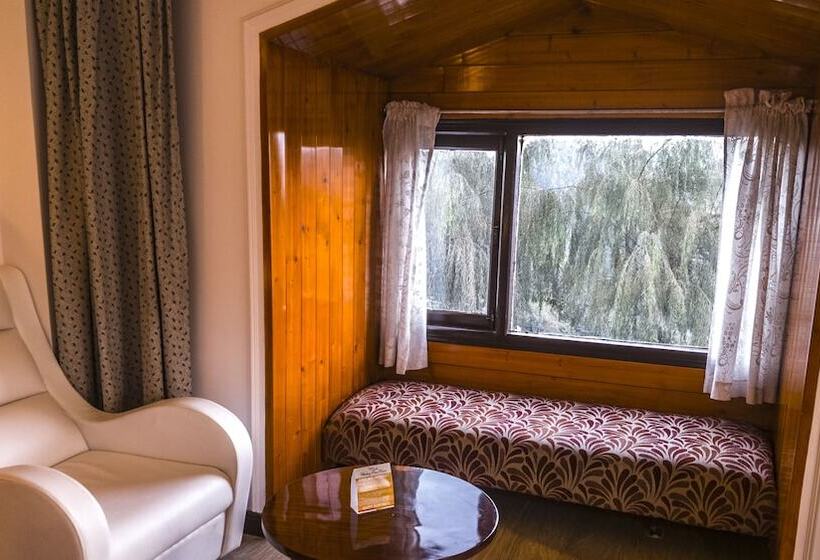 两卧家庭套房, Royal Jardin Whistling Pines Resort