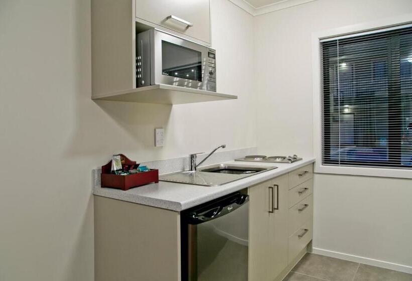 家庭间, Brooklyn Motor Lodge