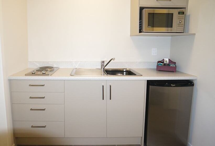 标准工作室, Brooklyn Motor Lodge