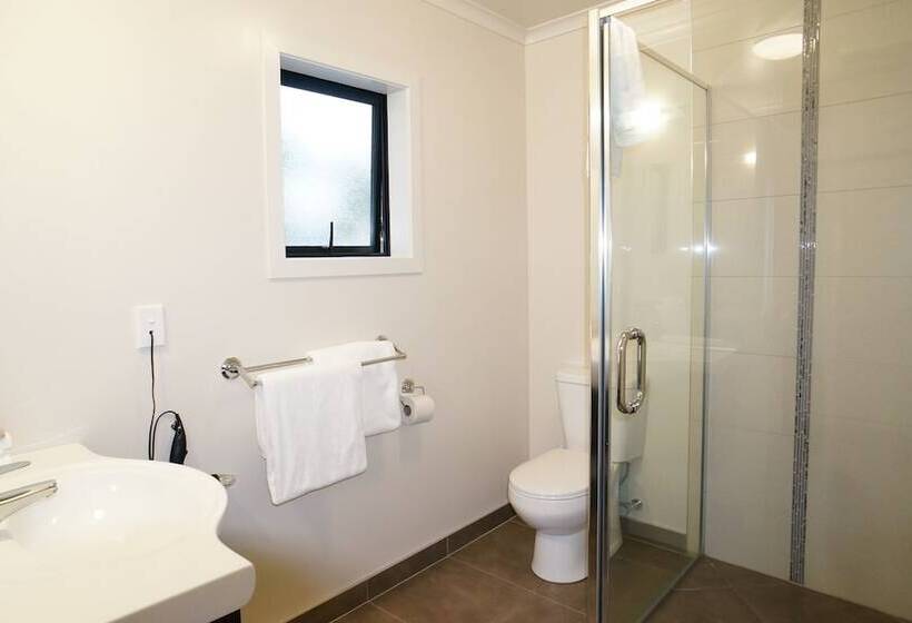 标准工作室, Brooklyn Motor Lodge