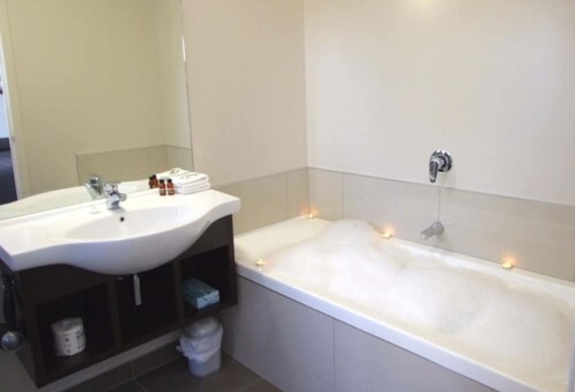 标准工作室, Brooklyn Motor Lodge