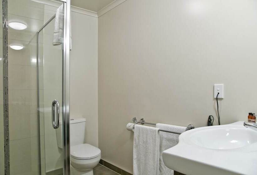 标准工作室, Brooklyn Motor Lodge