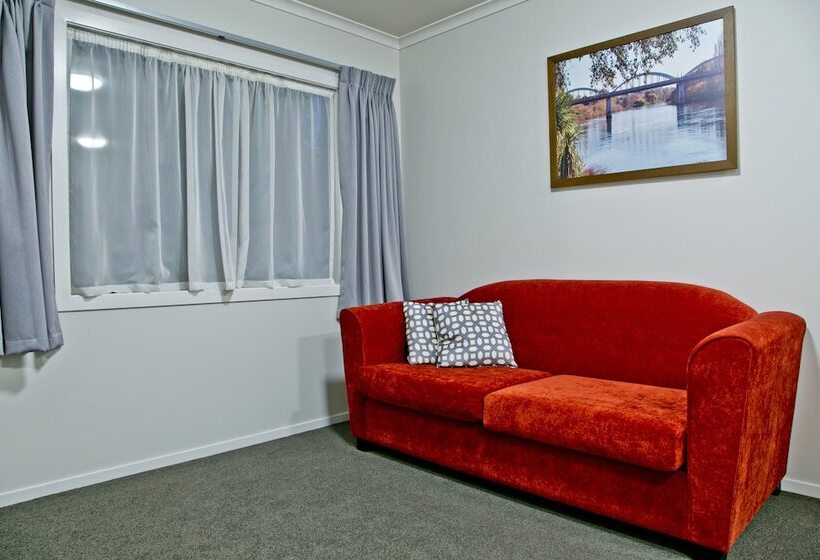 标准工作室, Brooklyn Motor Lodge